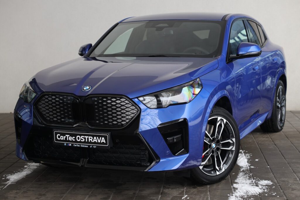 BMW iX2 xDrive30