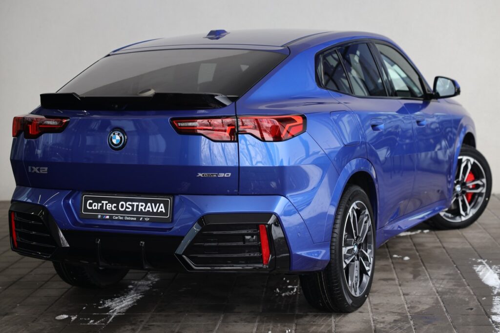 BMW iX2 xDrive30