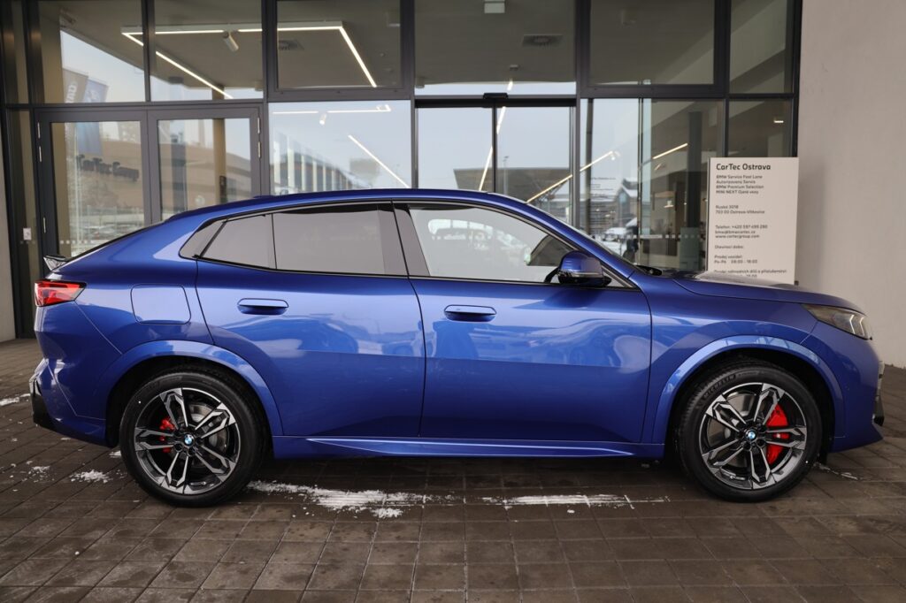 BMW iX2 xDrive30