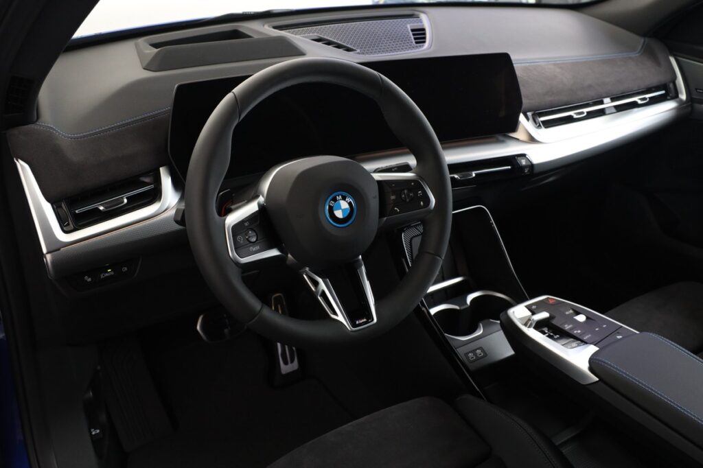 BMW iX2 xDrive30