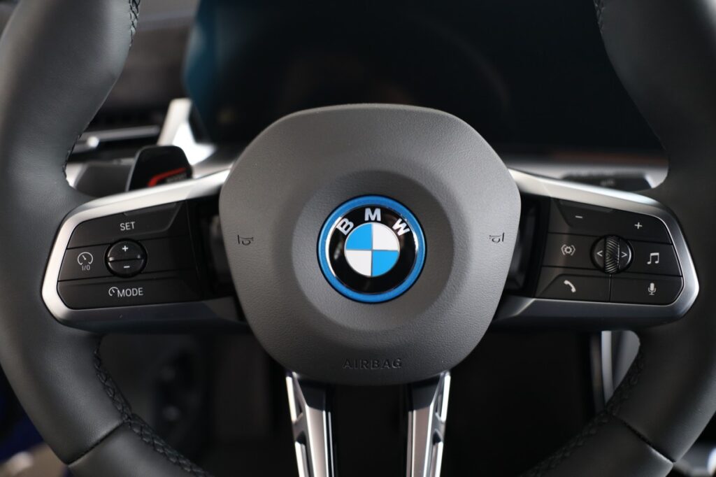 BMW iX2 xDrive30