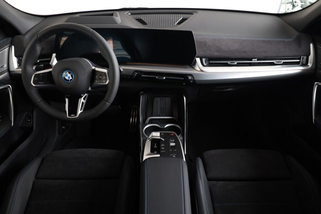BMW iX2 xDrive30