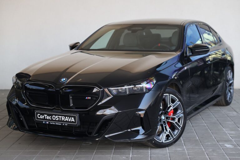 BMW i5 M60 xDrive sedan