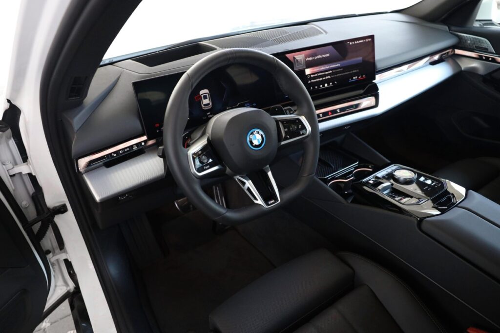 BMW 550e xDrive Touring