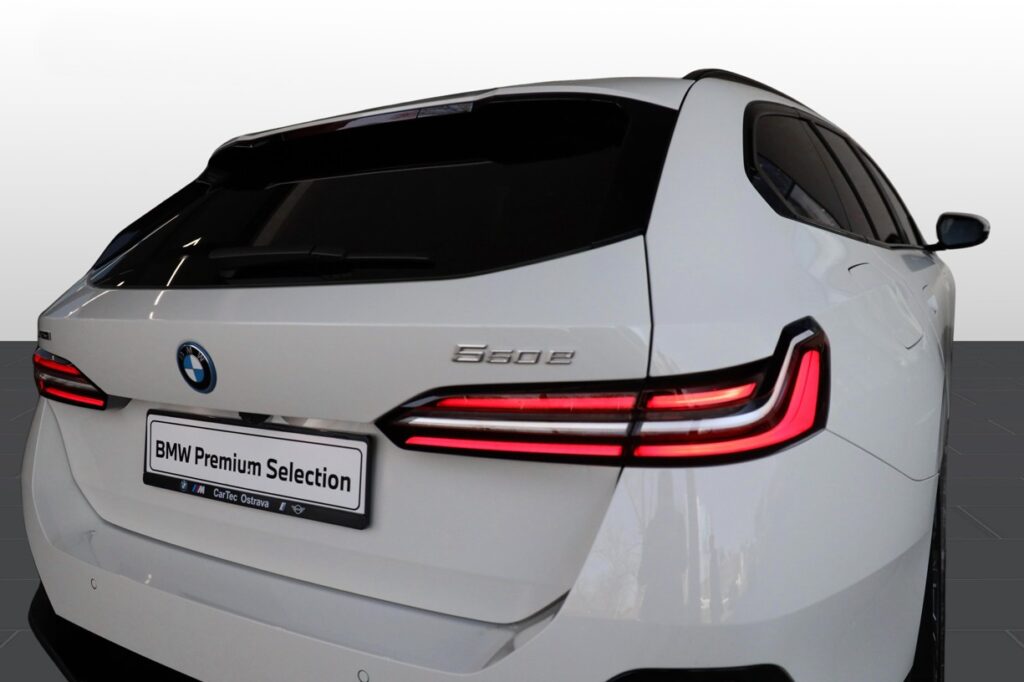 BMW 550e xDrive Touring