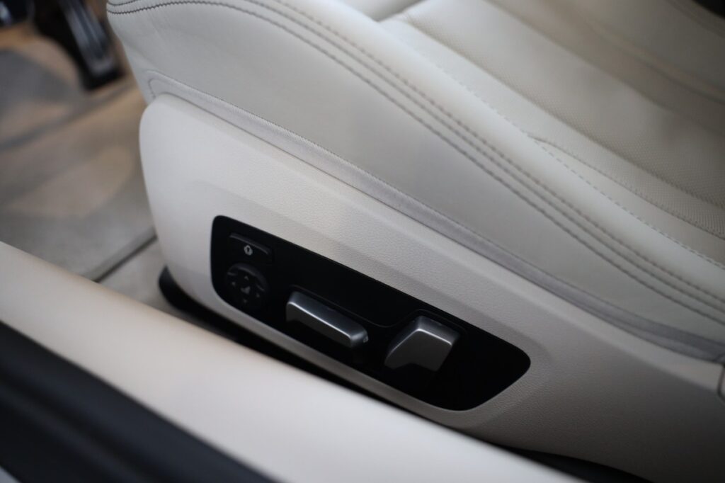 BMW M850i xDrive Coupe