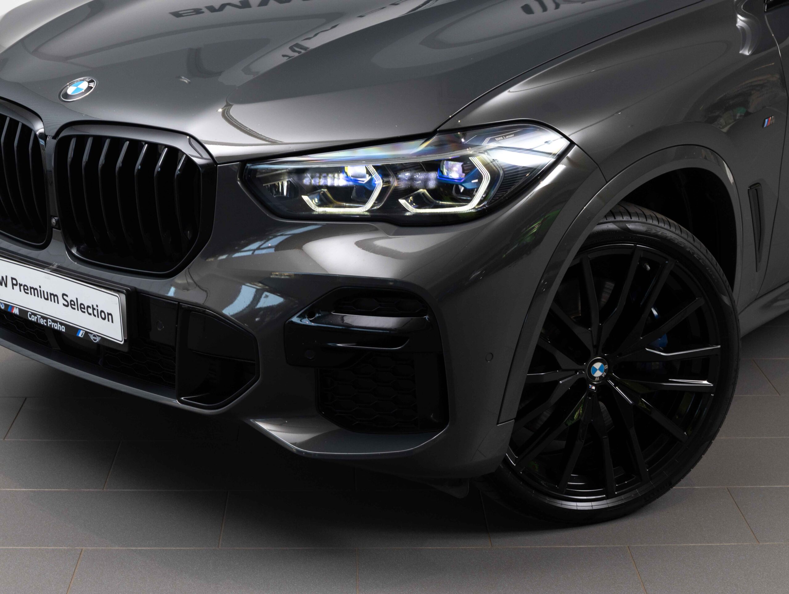 BMW X5 M50i