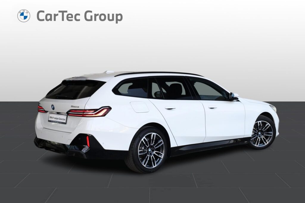 BMW 550e xDrive Touring