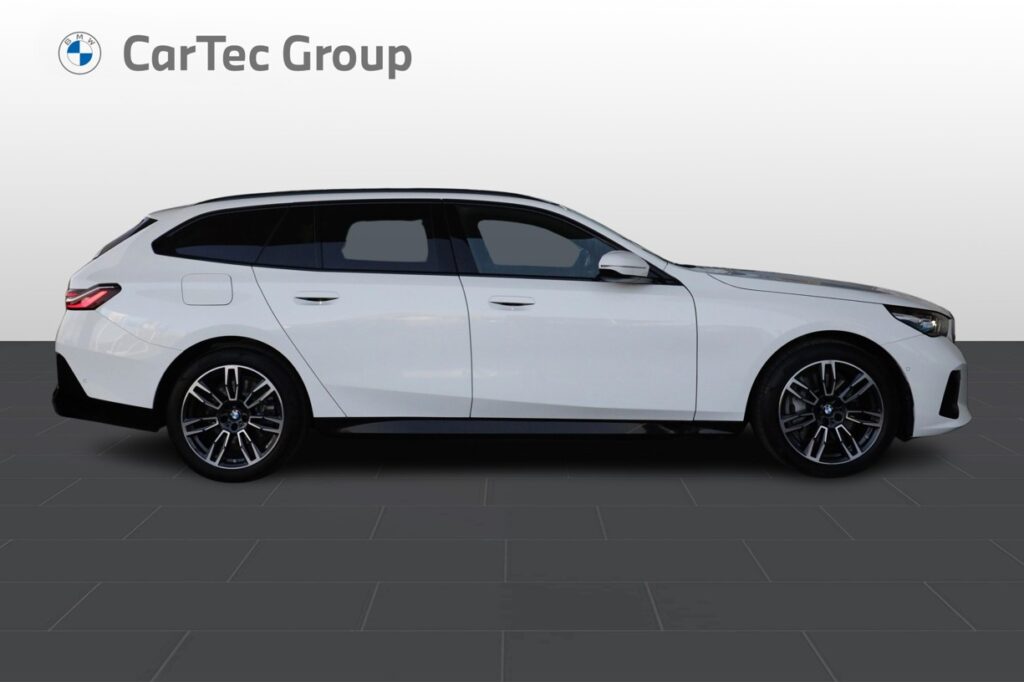 BMW 550e xDrive Touring