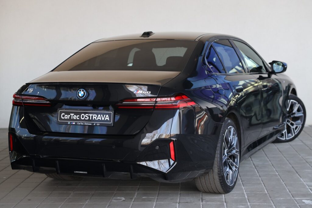 BMW i5 M60 xDrive sedan