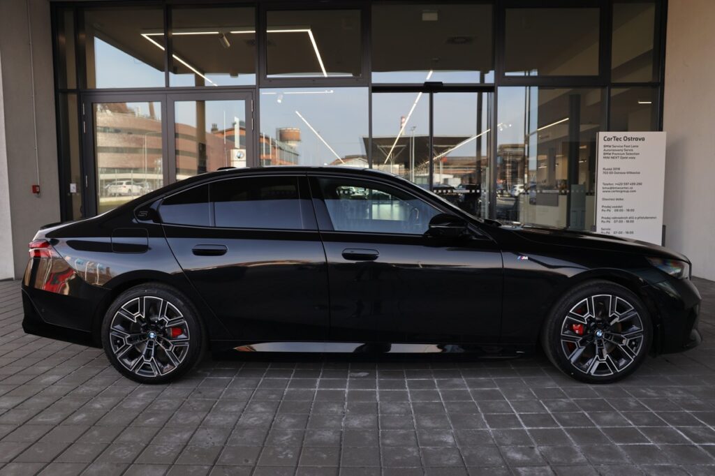 BMW i5 M60 xDrive sedan