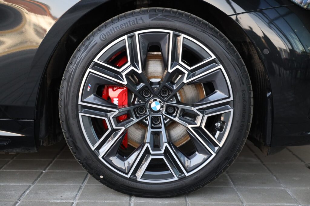 BMW i5 M60 xDrive sedan