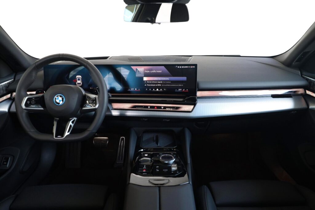 BMW 550e xDrive Touring