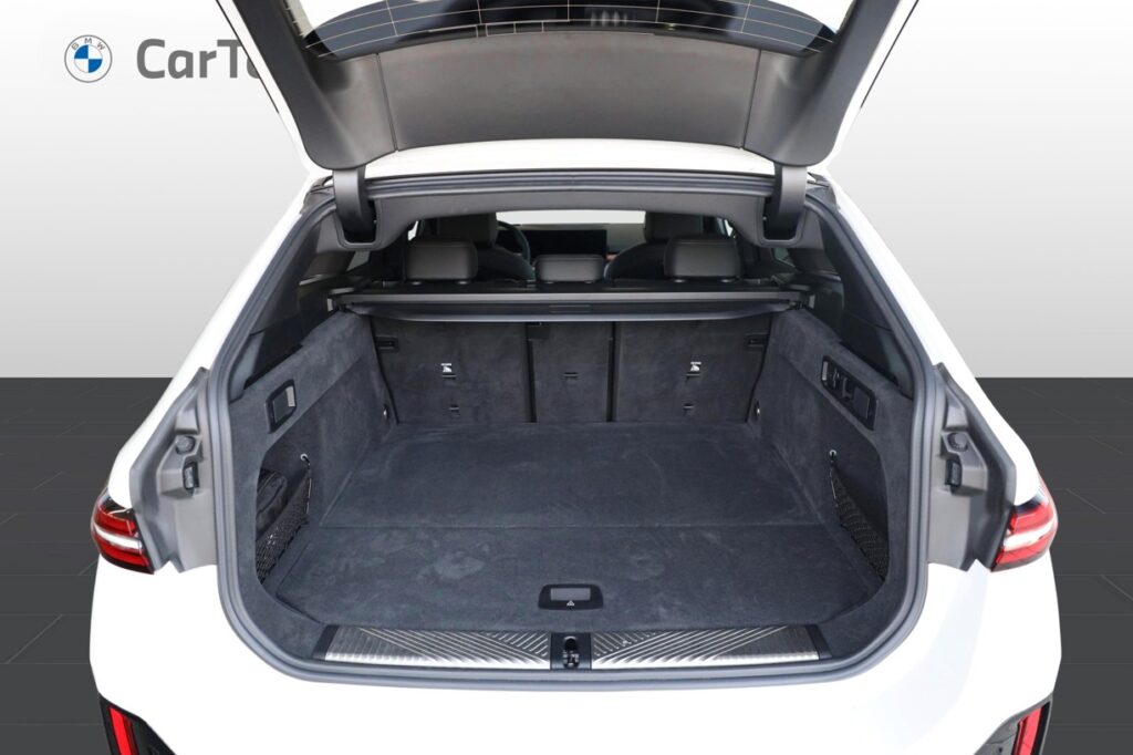 BMW 550e xDrive Touring