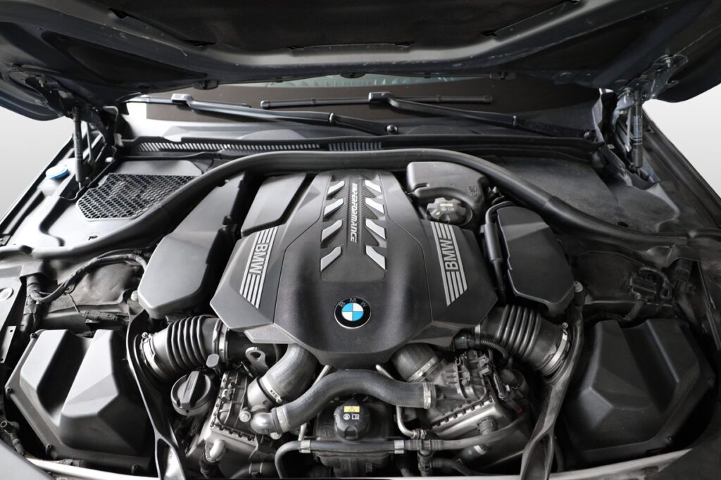 BMW M850i xDrive Coupe