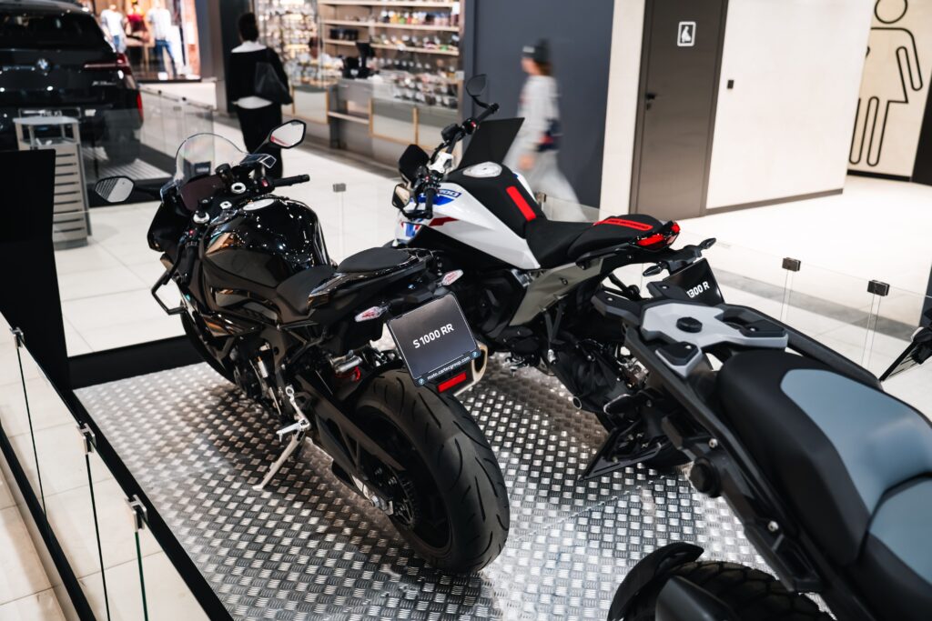 VÝSTAVA VOZŮ A MOTOCYKLŮ BMW VE FUTURUM OSTRAVA