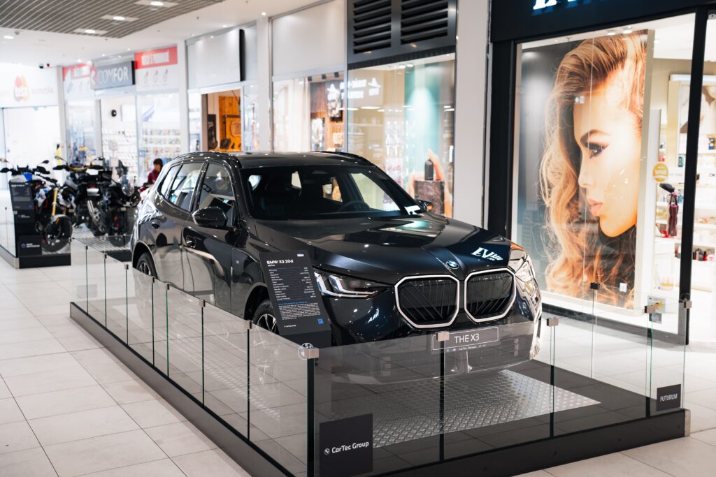 VÝSTAVA VOZŮ A MOTOCYKLŮ BMW VE FUTURUM OSTRAVA