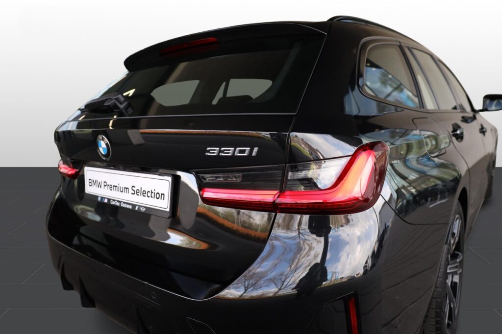 BMW 330i xDrive Touring