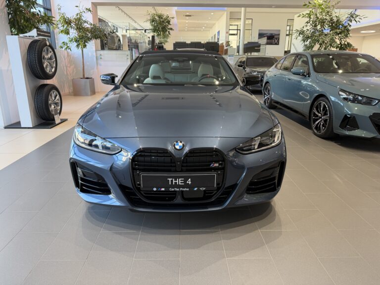 BMW M440i xDrive Convertible