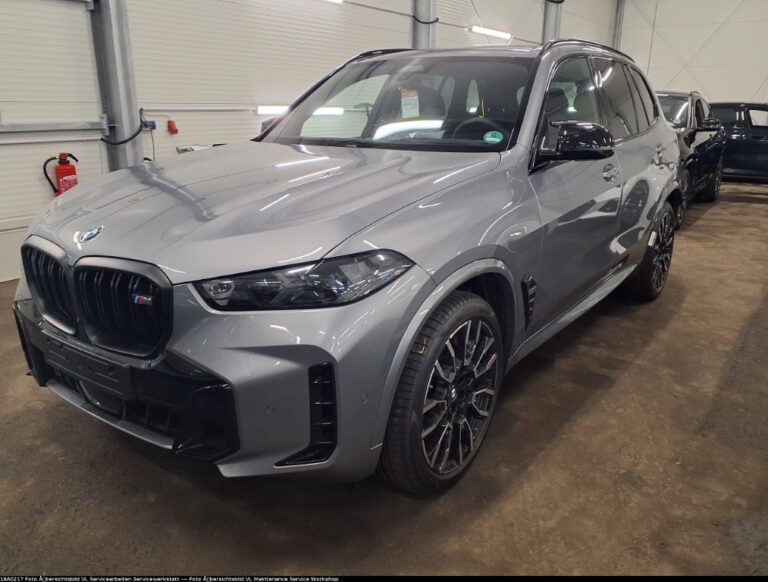 BMW X5 M60i