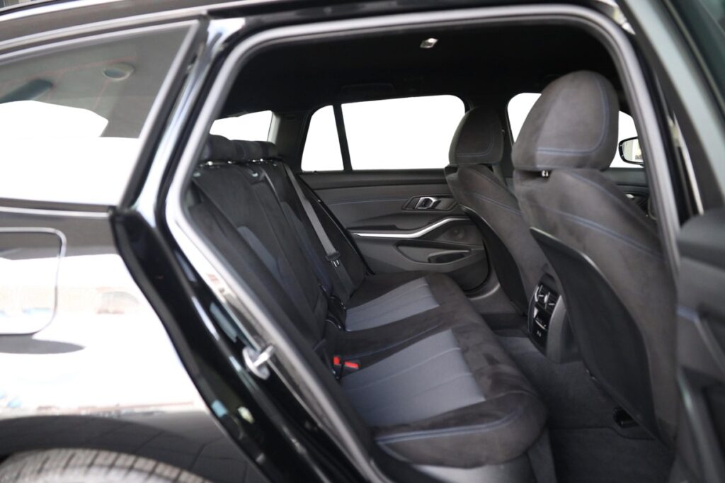 BMW 330i xDrive Touring