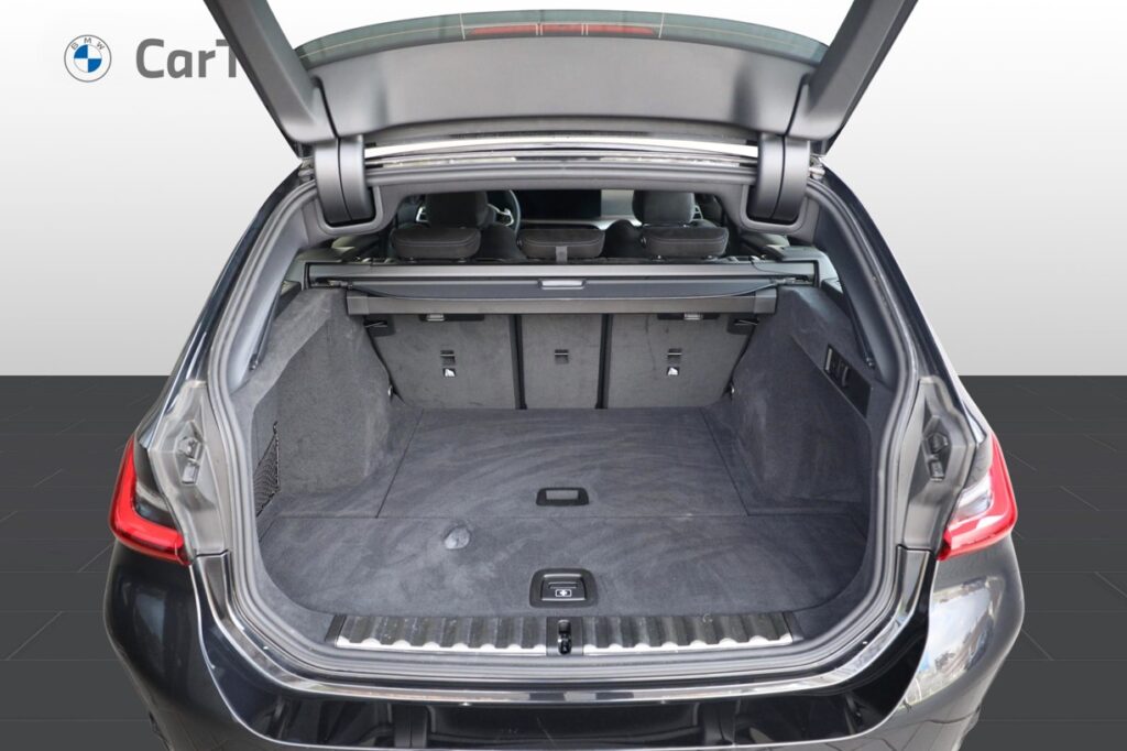 BMW 330i xDrive Touring