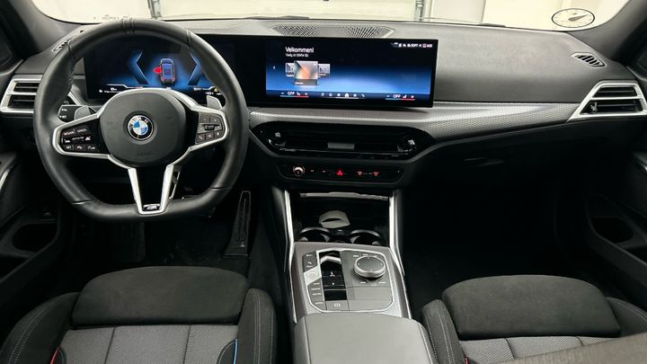 BMW 330i xDrive Touring
