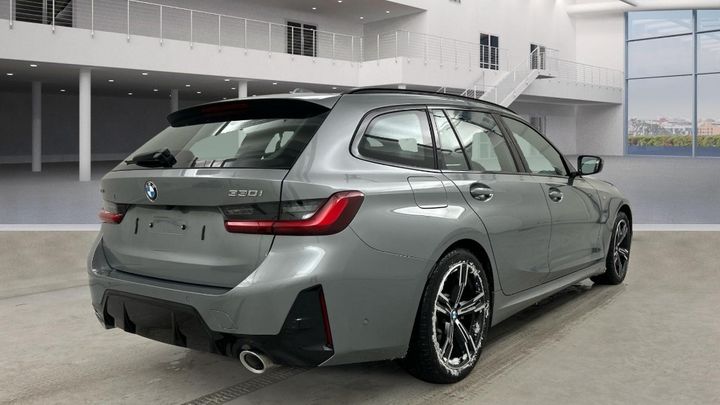 BMW 330i xDrive Touring