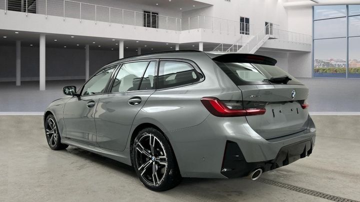 BMW 330i xDrive Touring