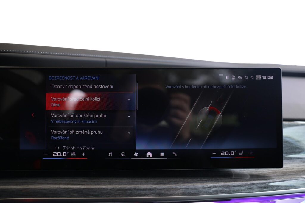 BMW M760e xDrive Sedan