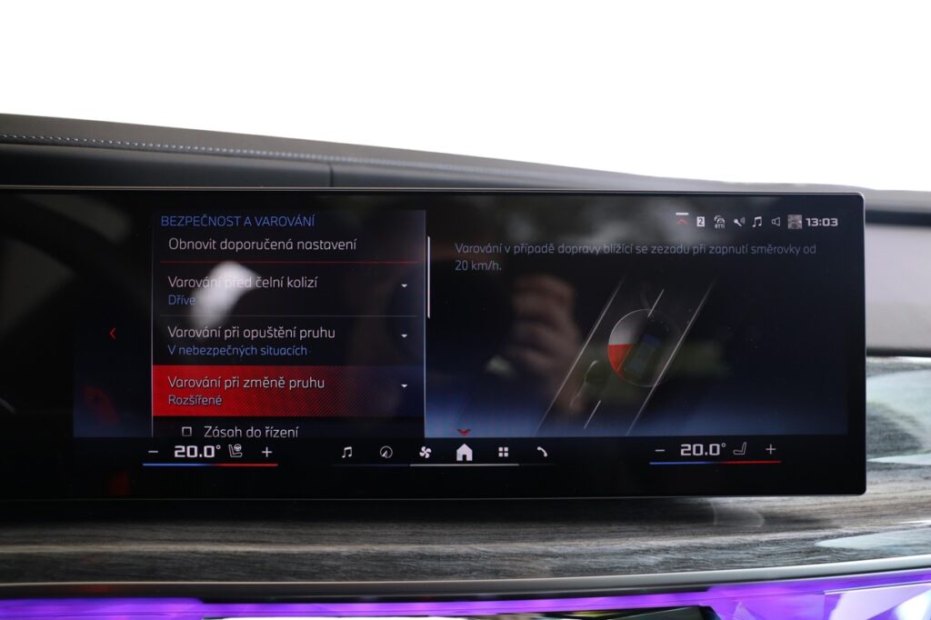BMW M760e xDrive Sedan