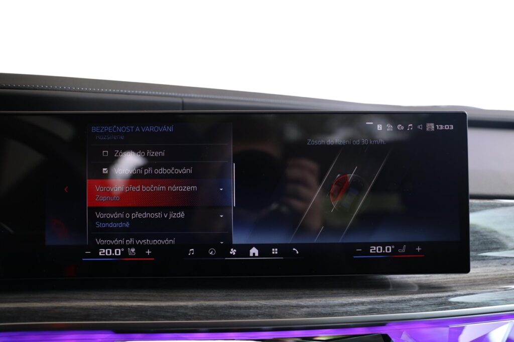 BMW M760e xDrive Sedan