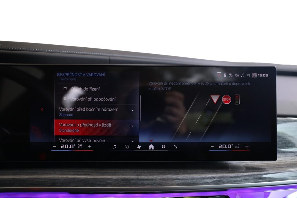 BMW M760e xDrive Sedan