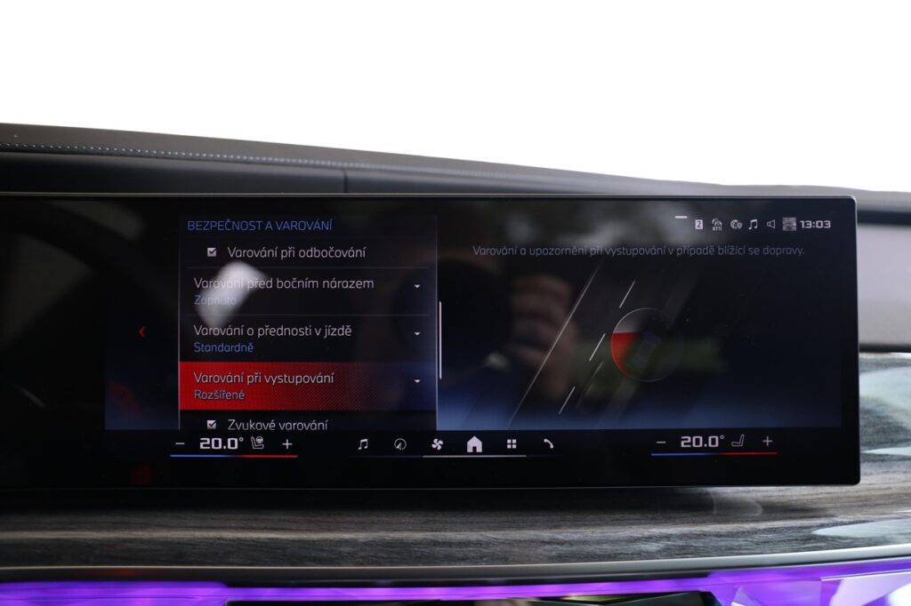 BMW M760e xDrive Sedan
