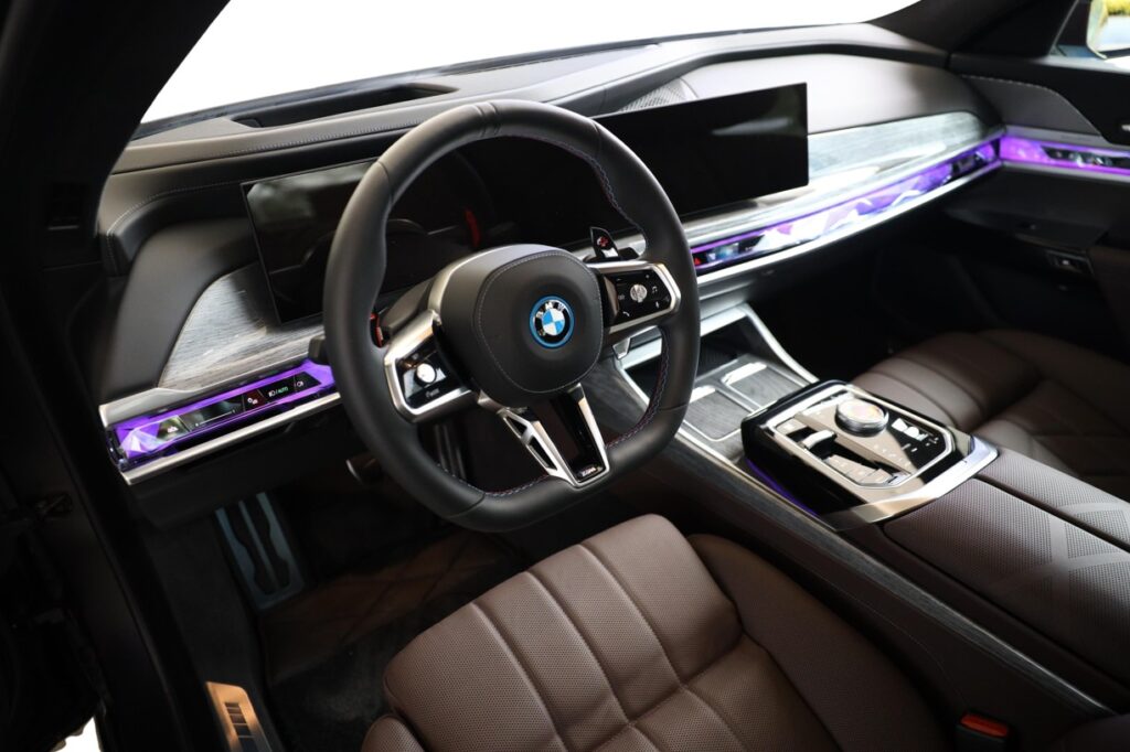 BMW M760e xDrive Sedan