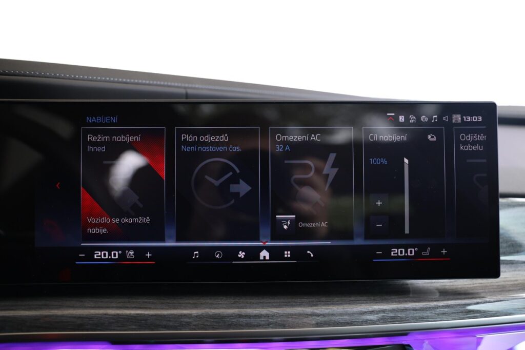 BMW M760e xDrive Sedan