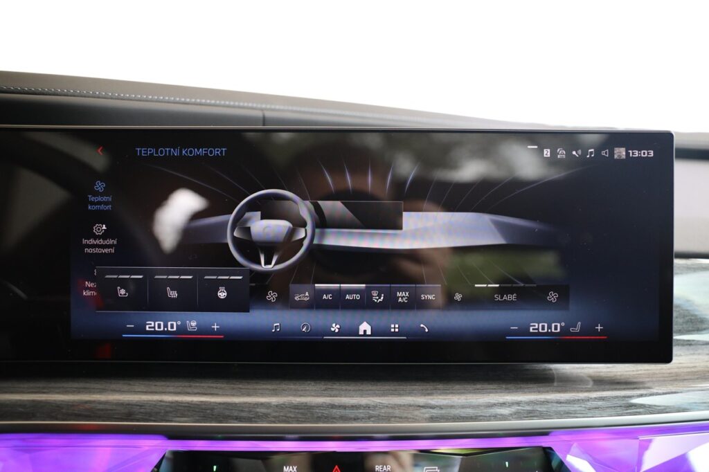 BMW M760e xDrive Sedan