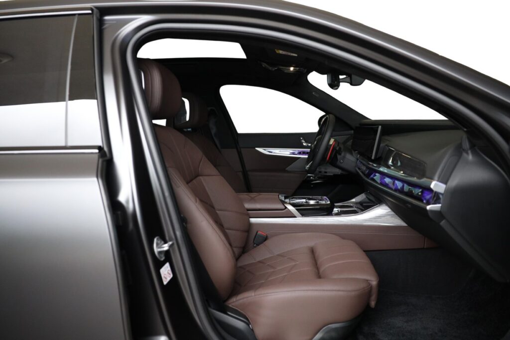 BMW M760e xDrive Sedan