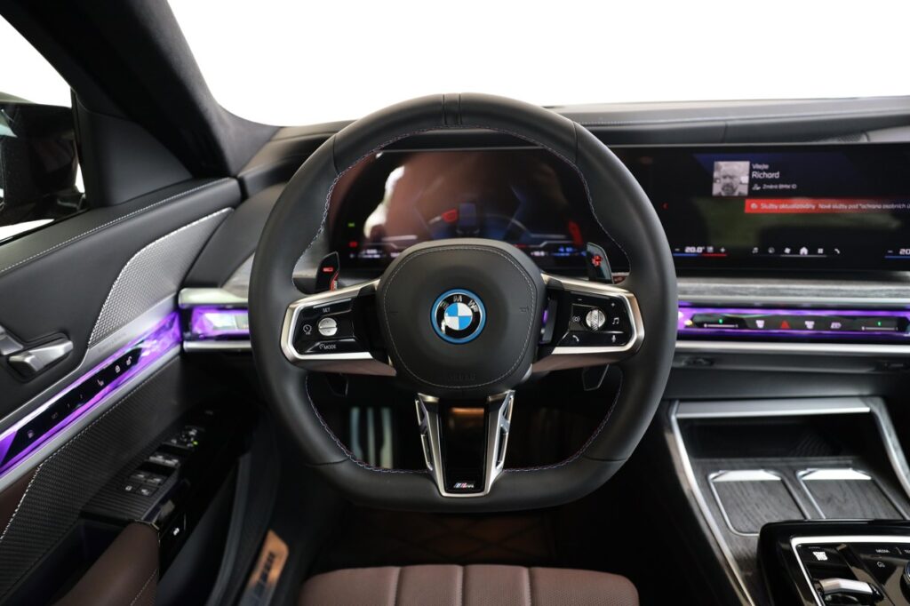 BMW M760e xDrive Sedan