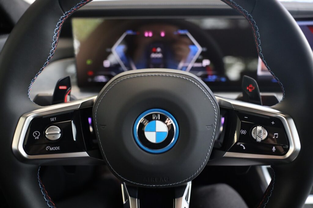 BMW M760e xDrive Sedan