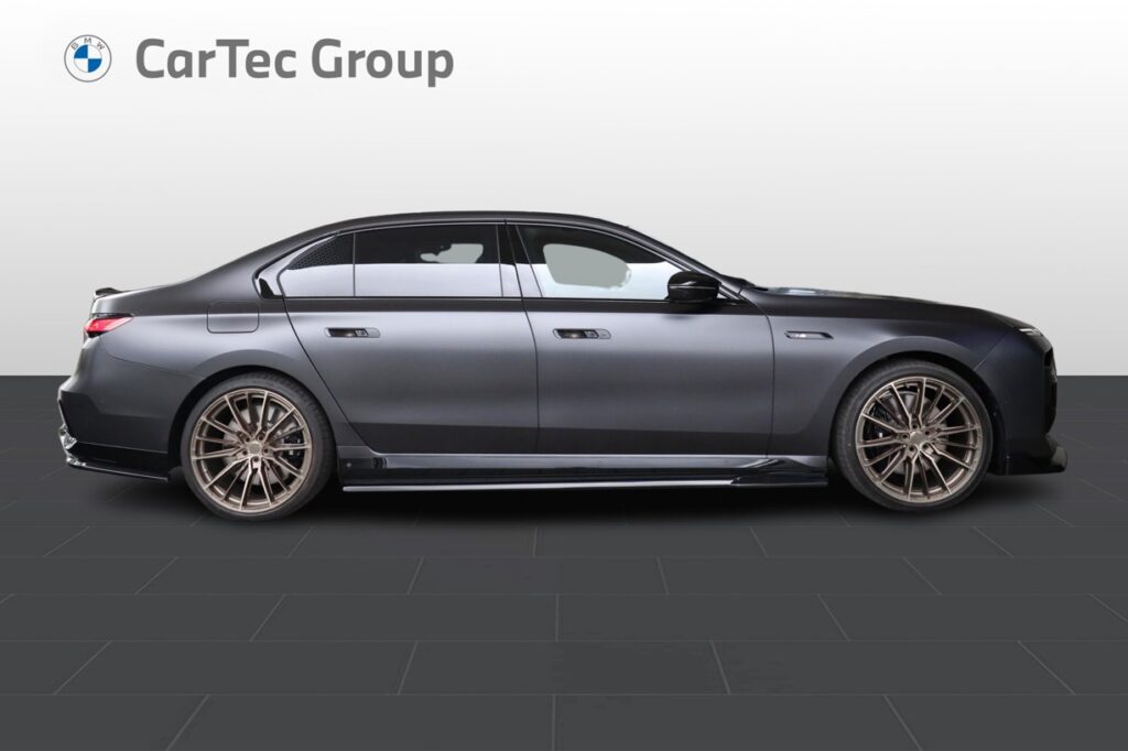 BMW M760e xDrive Sedan