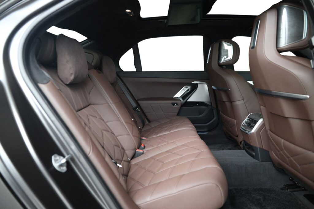 BMW M760e xDrive Sedan