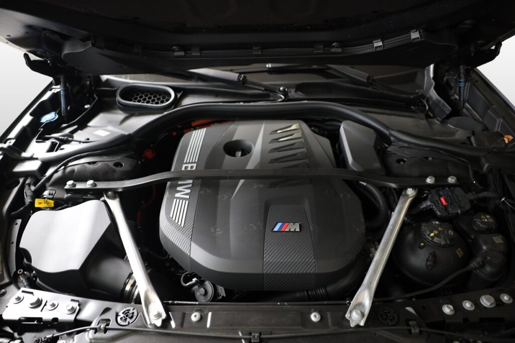 BMW M760e xDrive Sedan