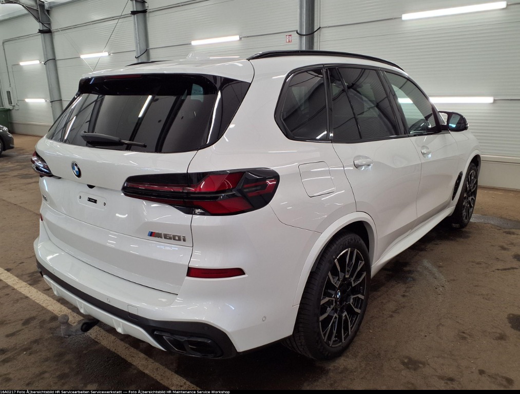 BMW X5 M60i
