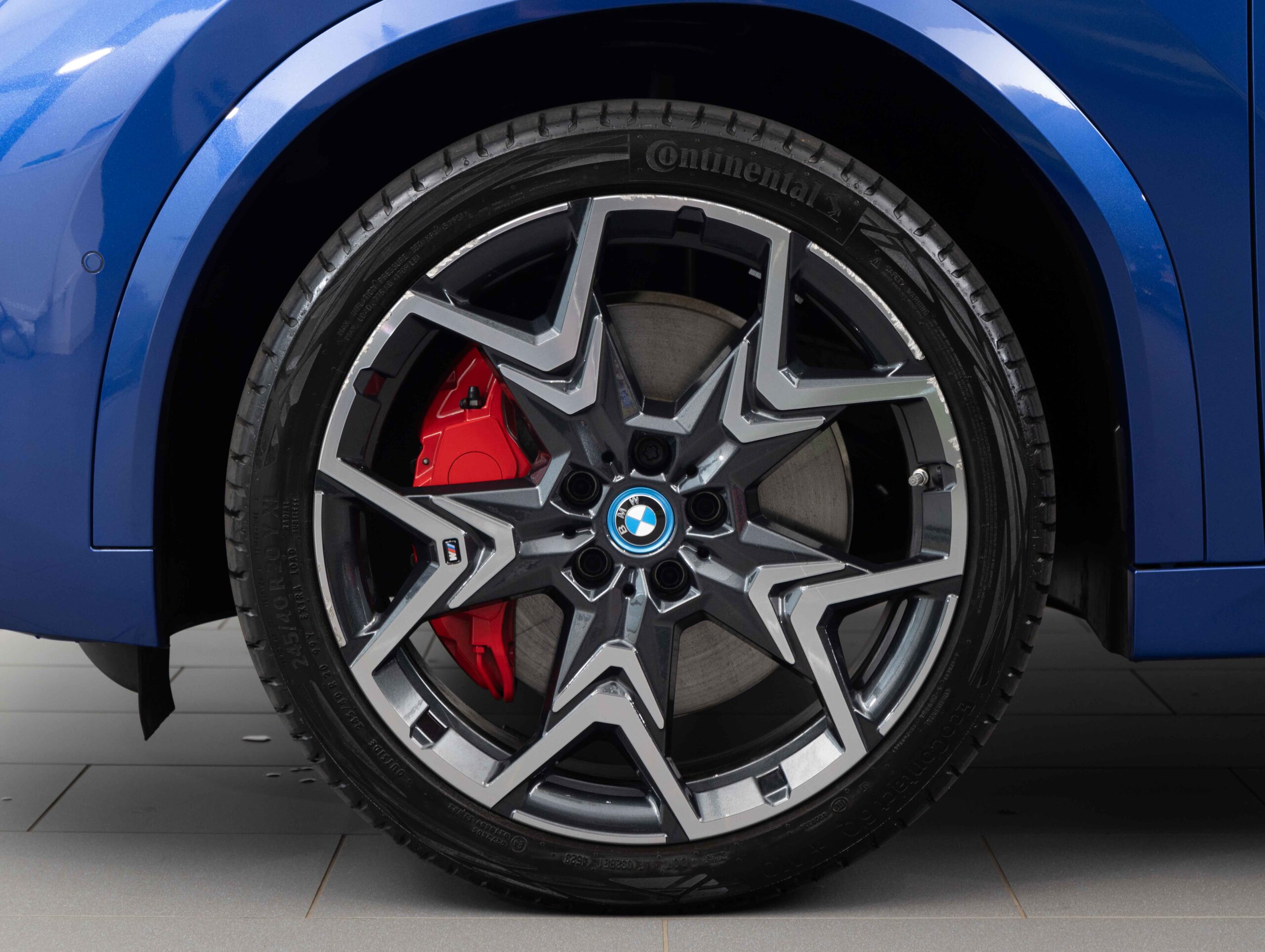 BMW iX2 xDrive30