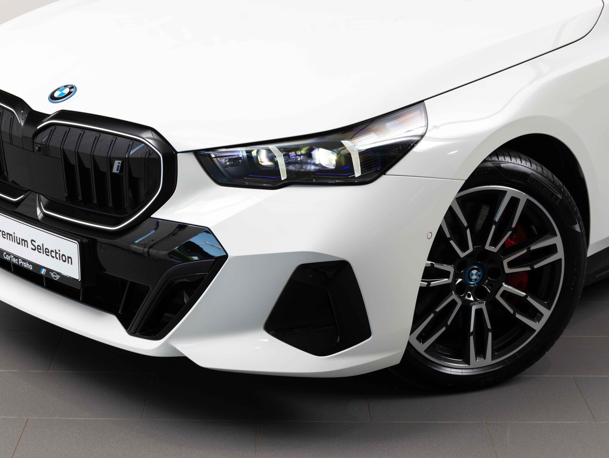 BMW i5 xDrive40