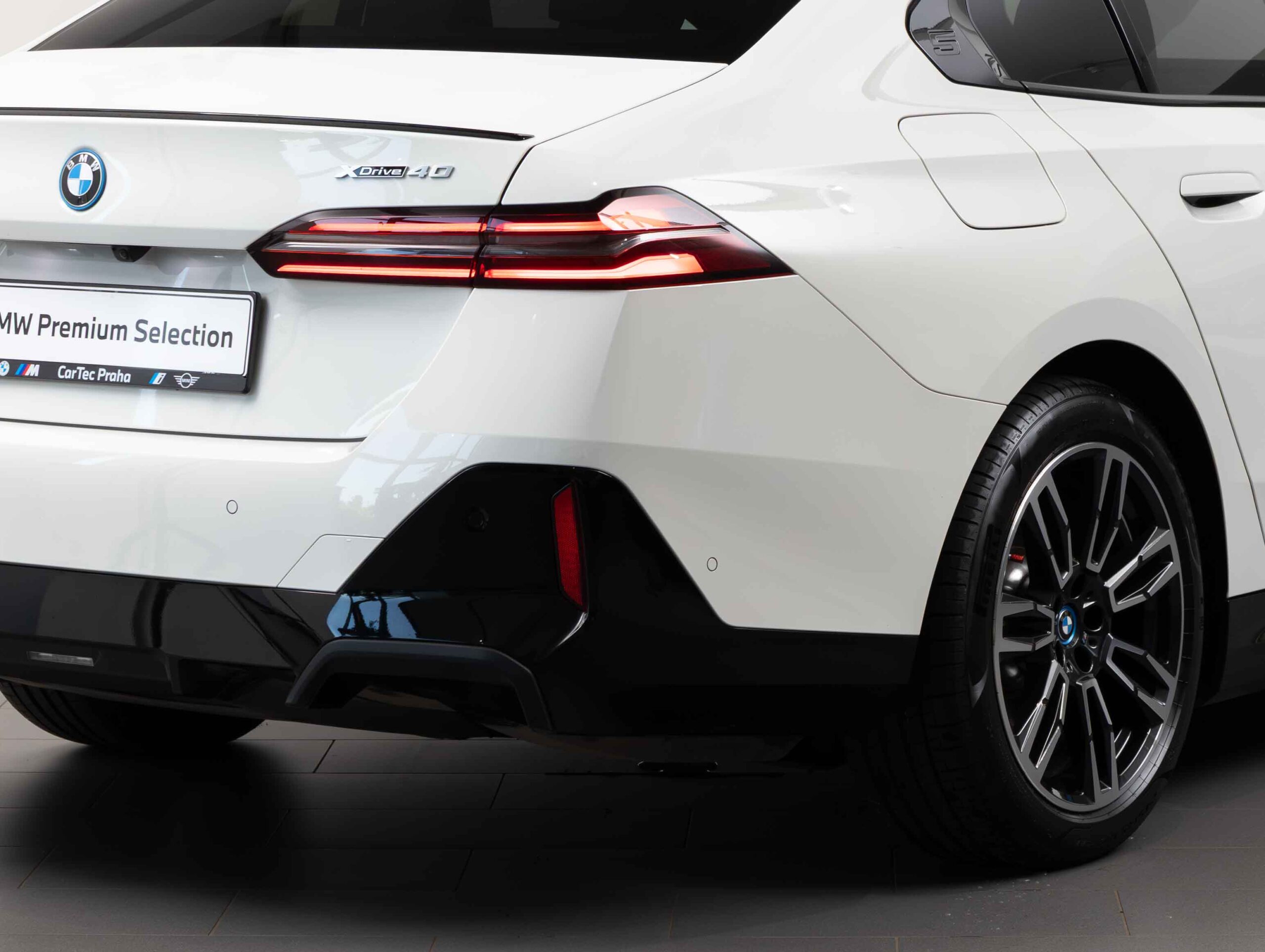 BMW i5 xDrive40