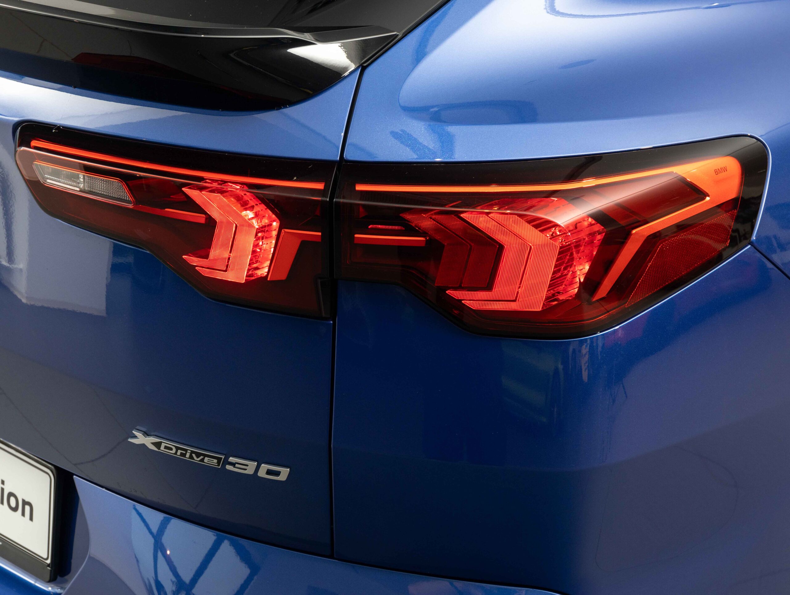 BMW iX2 xDrive30