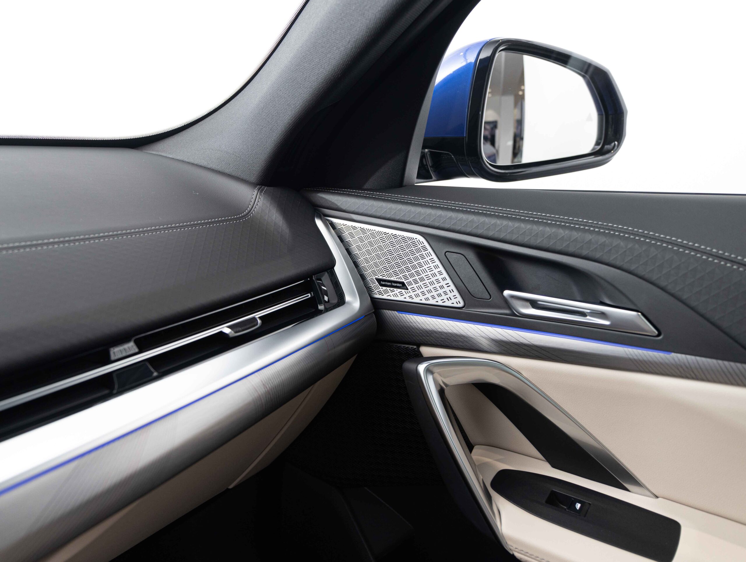 BMW iX2 xDrive30