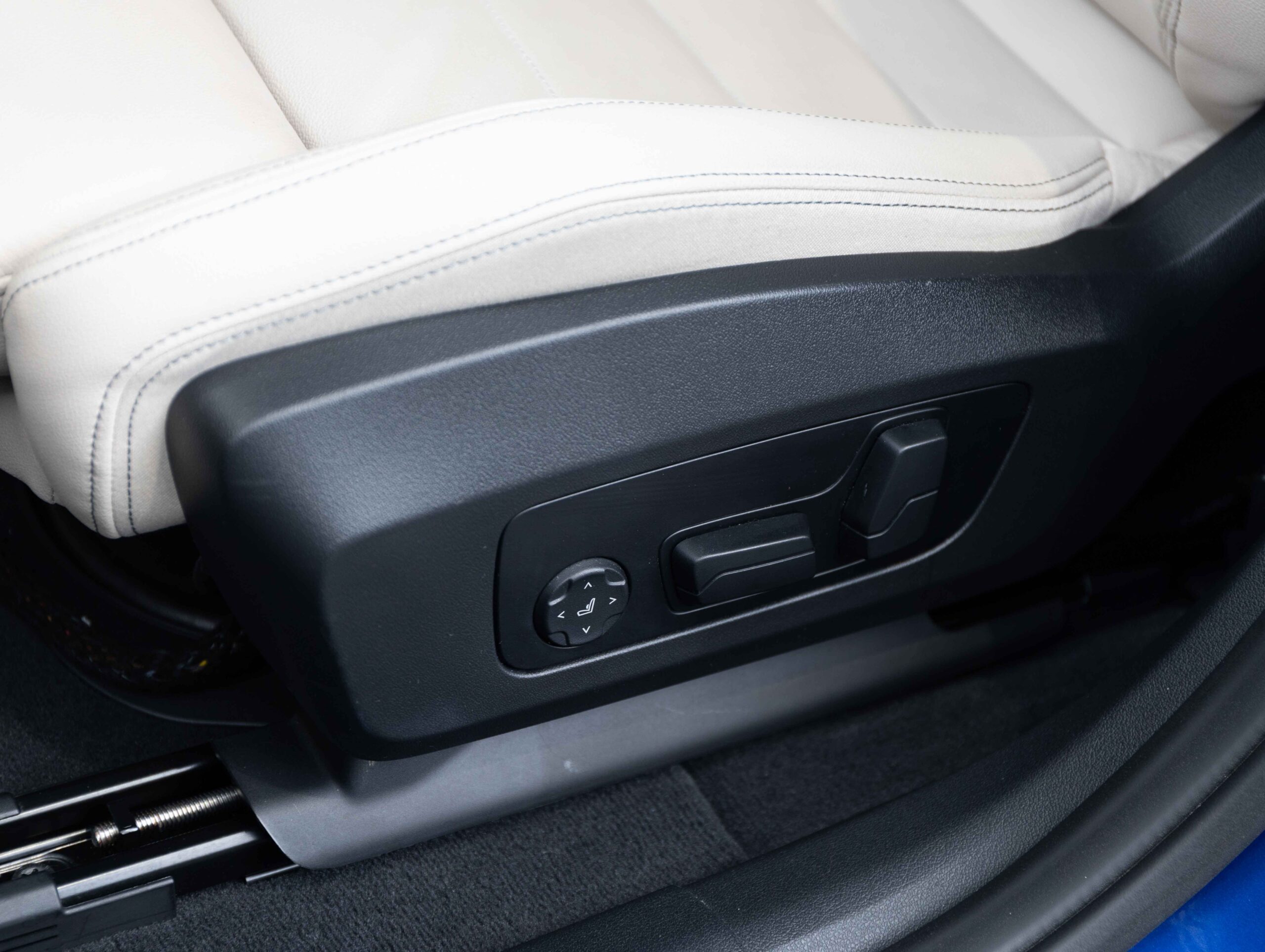 BMW iX2 xDrive30